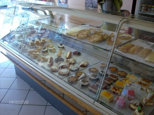 vitrine réfrigérée de la boulangerie patisserie de toulouse